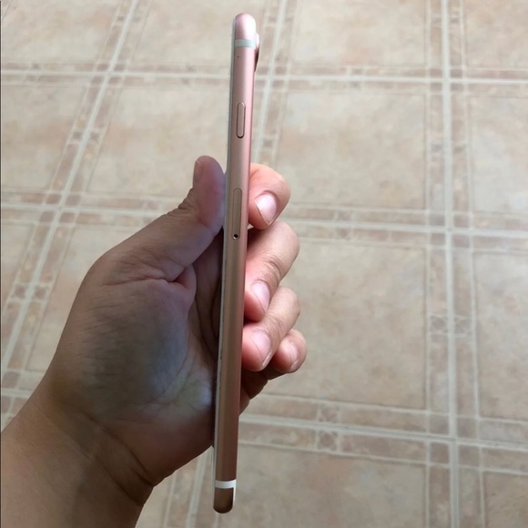 iPhone 7 rose gold 128gb - Picture 2 of 6